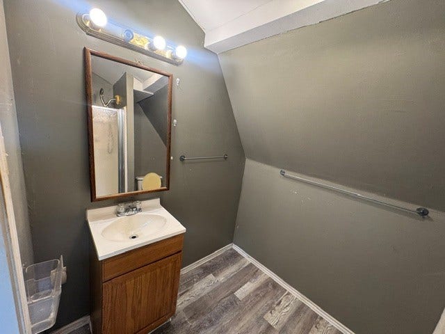 1607 W HOUSTON DR, La Marque, TX 77568 Apartment bathroom