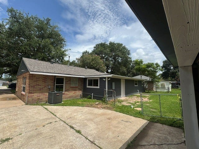 1607 W HOUSTON DR, La Marque, TX 77568 Back house