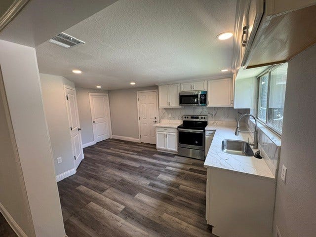 1607 W HOUSTON DR, La Marque, TX 77568 Kitchen
