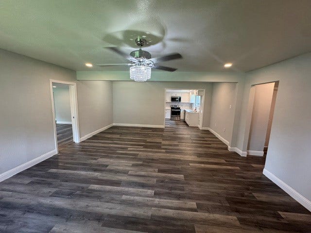 1607 W HOUSTON DR, La Marque, TX 77568 Living room