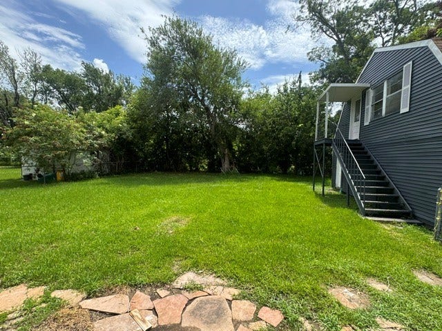 1607 W HOUSTON DR, La Marque, TX 77568 Backyard