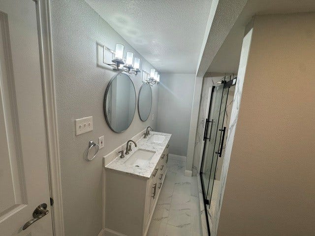 1607 W HOUSTON DR, La Marque, TX 77568 Master Bathroom