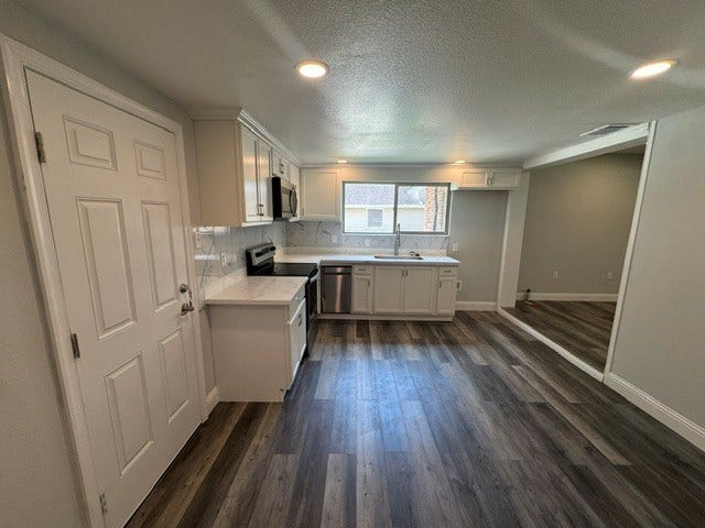 1607 W HOUSTON DR, La Marque, TX 77568 Kitchen