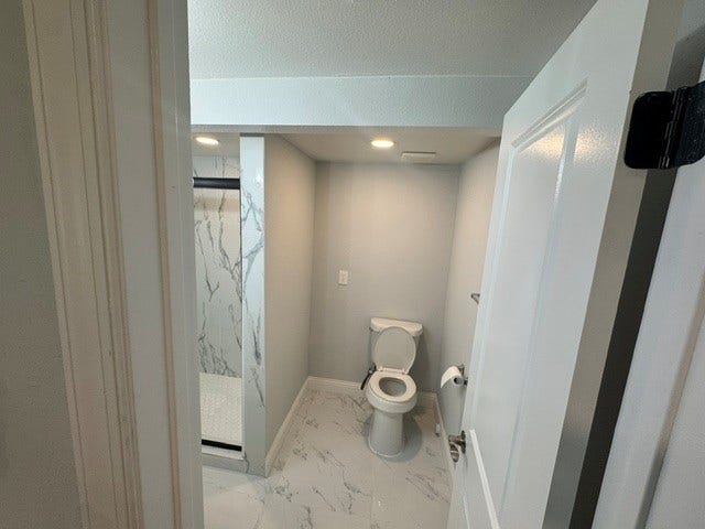 1607 W HOUSTON DR, La Marque, TX 77568 Master Bathroom