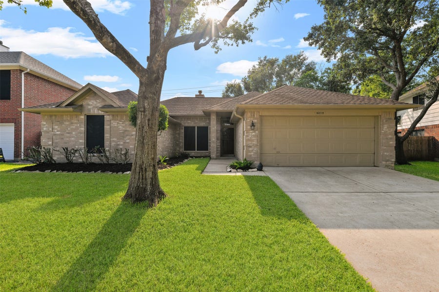 Property photo for 16010 Cedar Gully Drive, Friendswood, TX