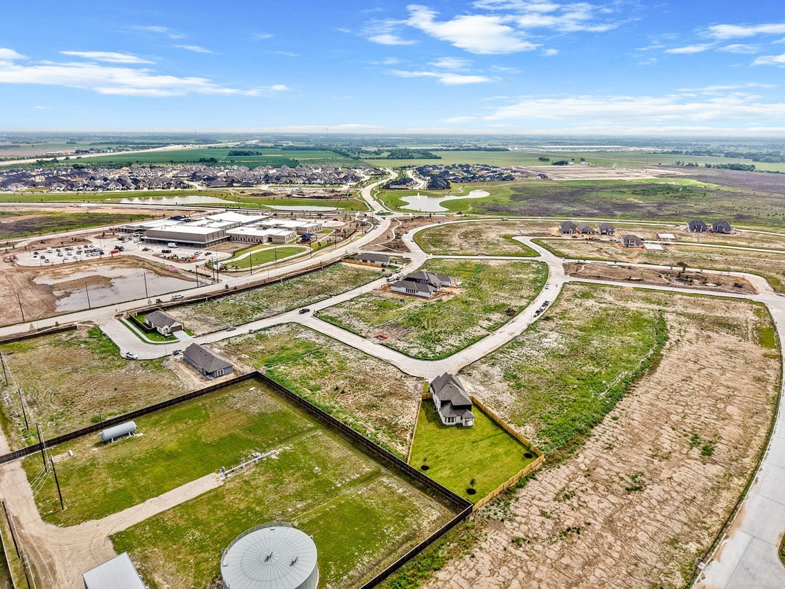 Brookewater is conveniently located off highway 59/69. Take 59 heading west, exit Isleib exit and the Brookewater Blvd entrance is a little over a mile on the feeder.