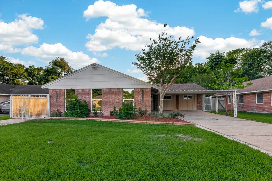 Property photo for 11206 Huggins Drive, Houston, TX