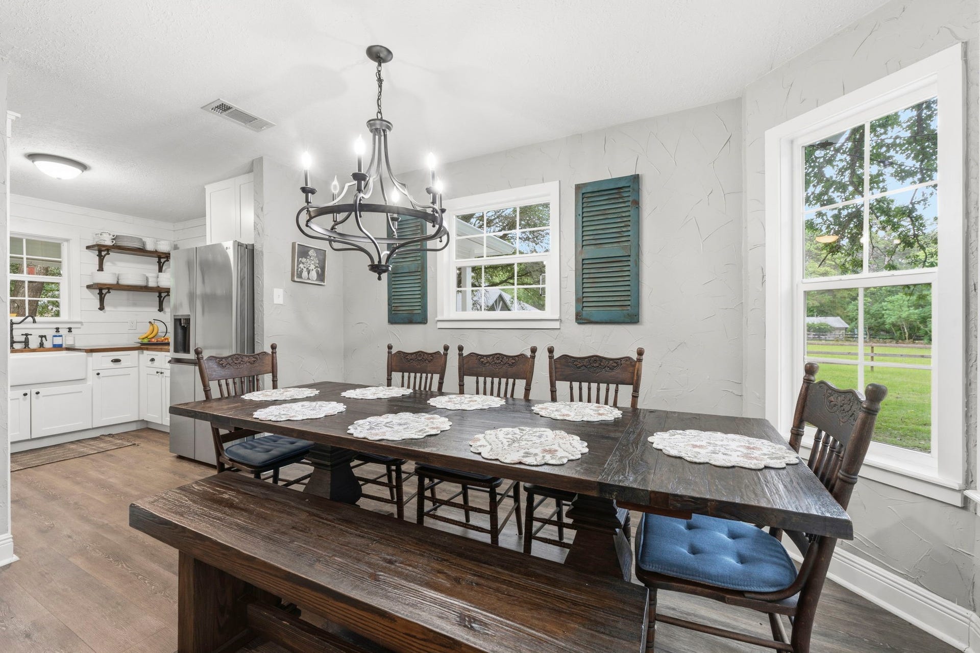 26203 Penguin Street, Magnolia, TX 77355 Elegant chandelier