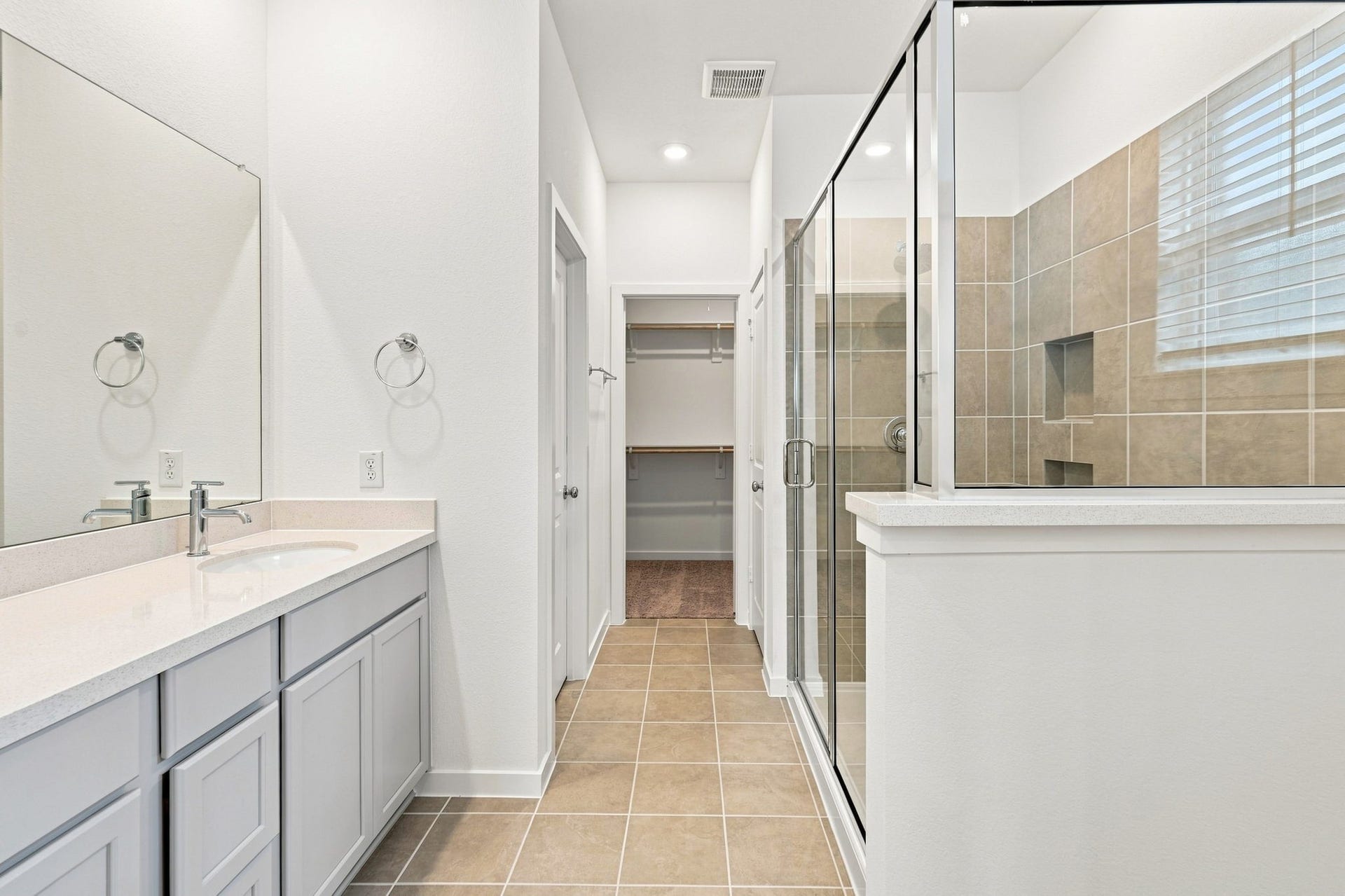 139 High Life Crossing, Richmond, TX 77469 From getting ready to winding down, this thoughtfully arranged primary bath keeps everything ready to go.