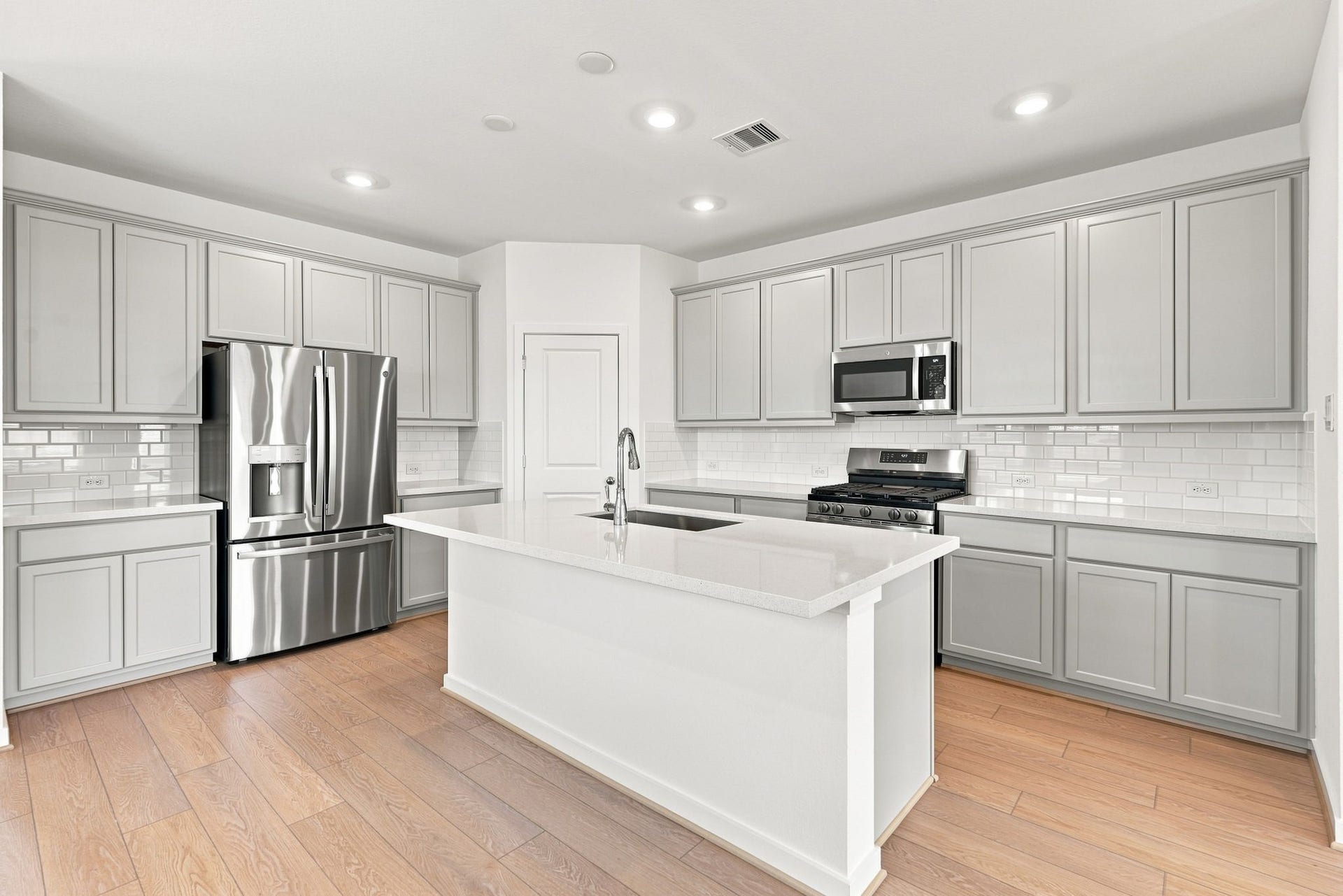 139 High Life Crossing, Richmond, TX 77469 A thoughtfully designed kitchen combines abundant cabinetry, a generous center island, and a clean modern aesthetic, giving you the functionality and storage needed for effortless everyday living.
