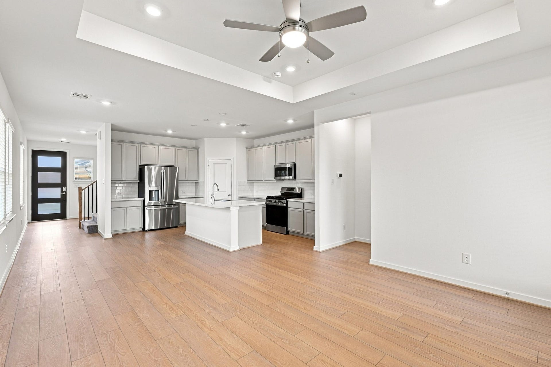 139 High Life Crossing, Richmond, TX 77469 An airy living area flows naturally from the entrance, creating a comfortable gathering space where modern design and everyday functionality come together beautifully.