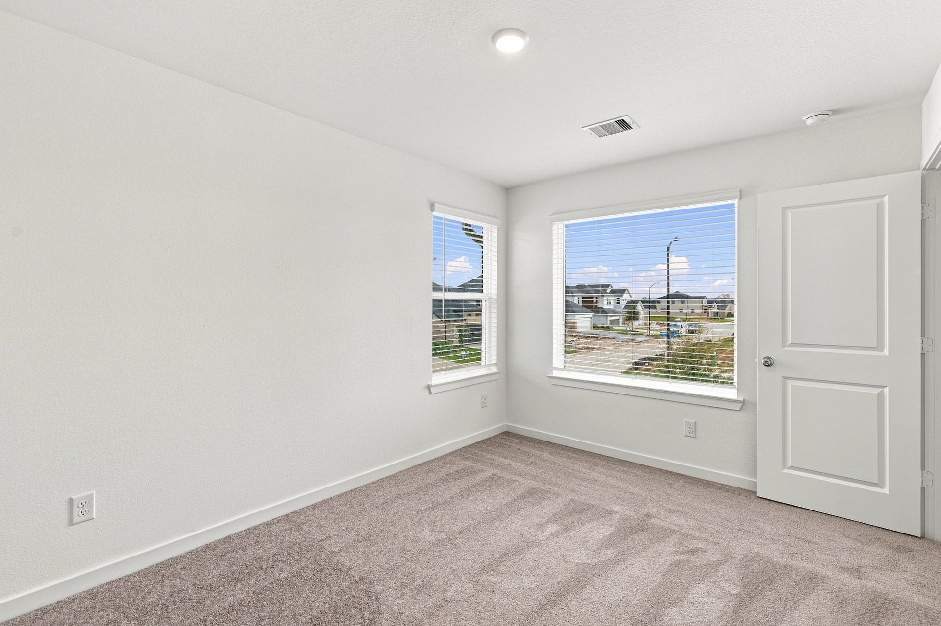 139 High Life Crossing, Richmond, TX 77469 This 3rd bedroom with corner windows mean double the light and double the charm.