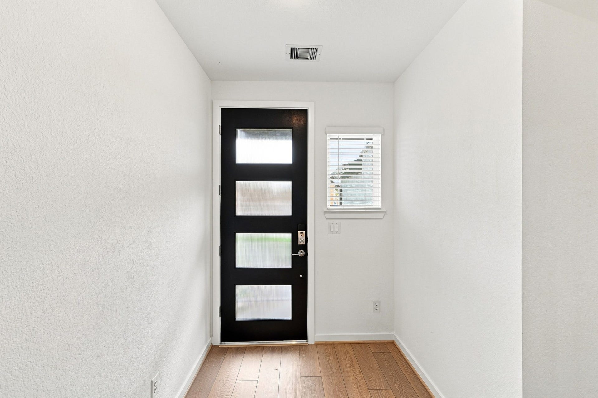 139 High Life Crossing, Richmond, TX 77469 A welcoming entry creates an inviting first impression, setting the stage for a home where everyday arrivals feel comfortable, bright, and distinctly your own.