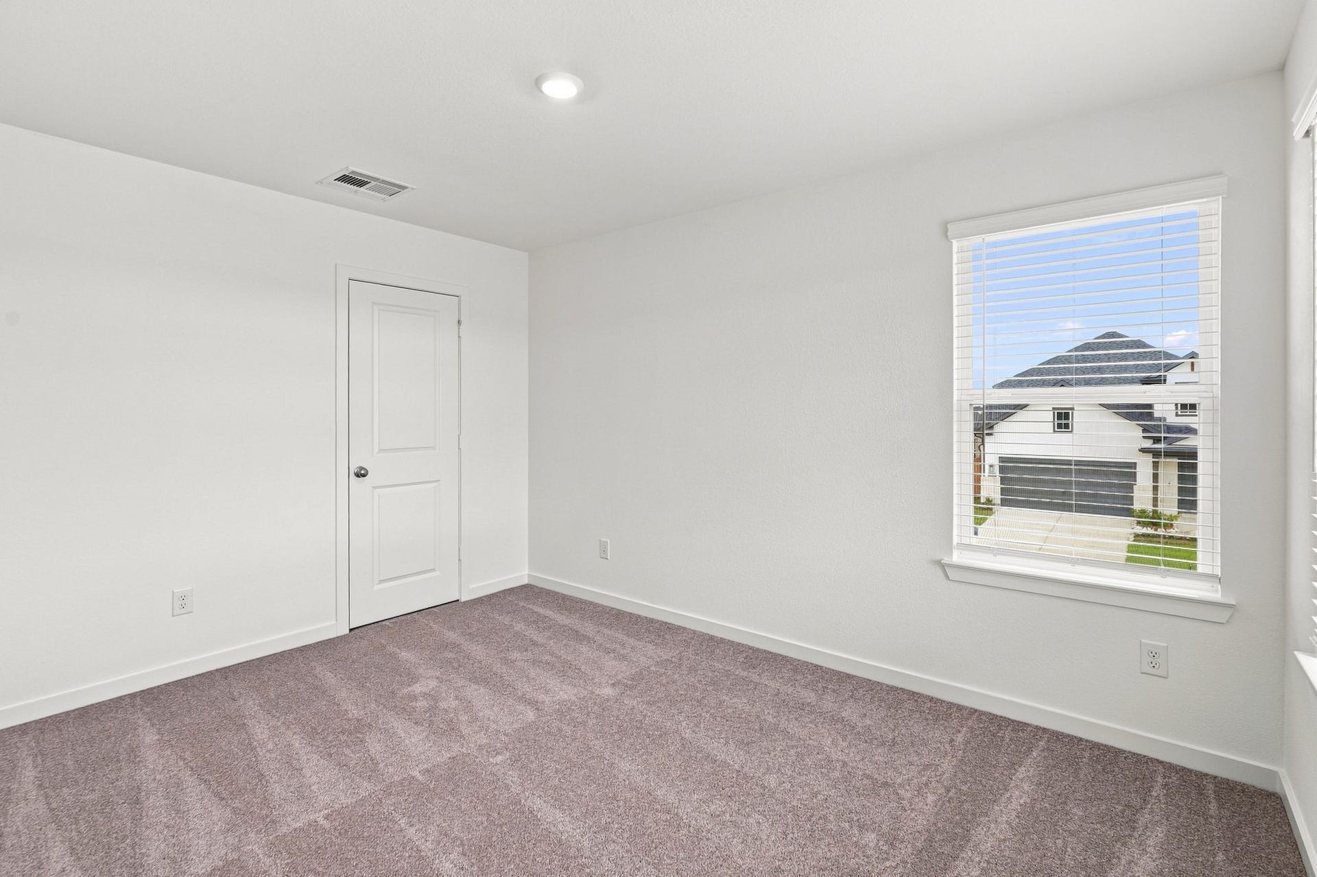 139 High Life Crossing, Richmond, TX 77469 Enjoy true privacy with this 3rd bedroom's attached en-suite bath, ideal as a guest suite, in-law retreat, or private space for older kids, complete with plush carpet and a large window bringing in natural light.