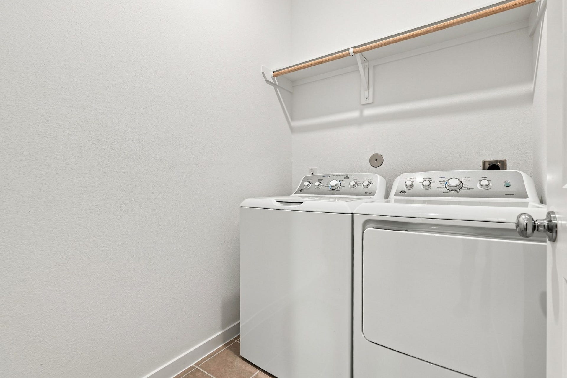 139 High Life Crossing, Richmond, TX 77469 Dedicated laundry room with full-size washer and dryer connections and a built-in shelf for extra storage laundry day made simple.