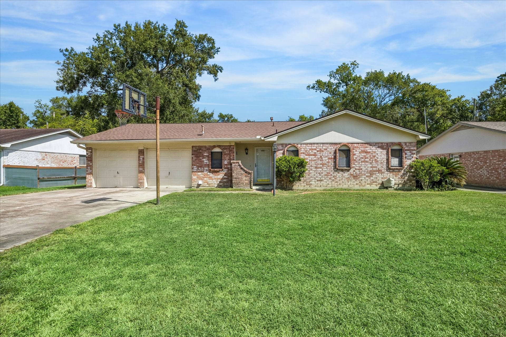 735 Pas Trail, Huffman, TX 77336 735 Pas Trail, Huffman, TX 77336