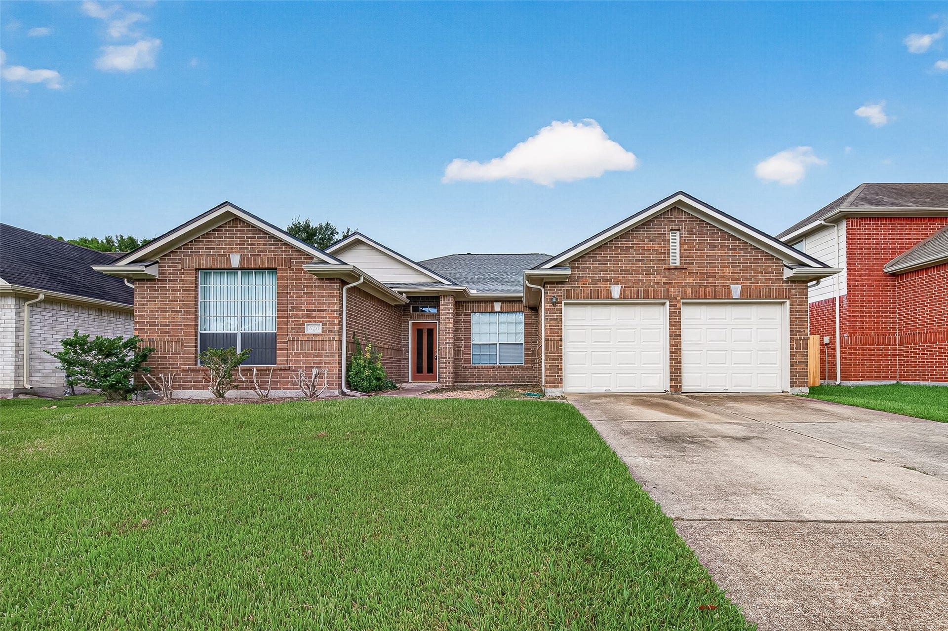 17214 Grey Mist Drive, Friendswood, TX 77546