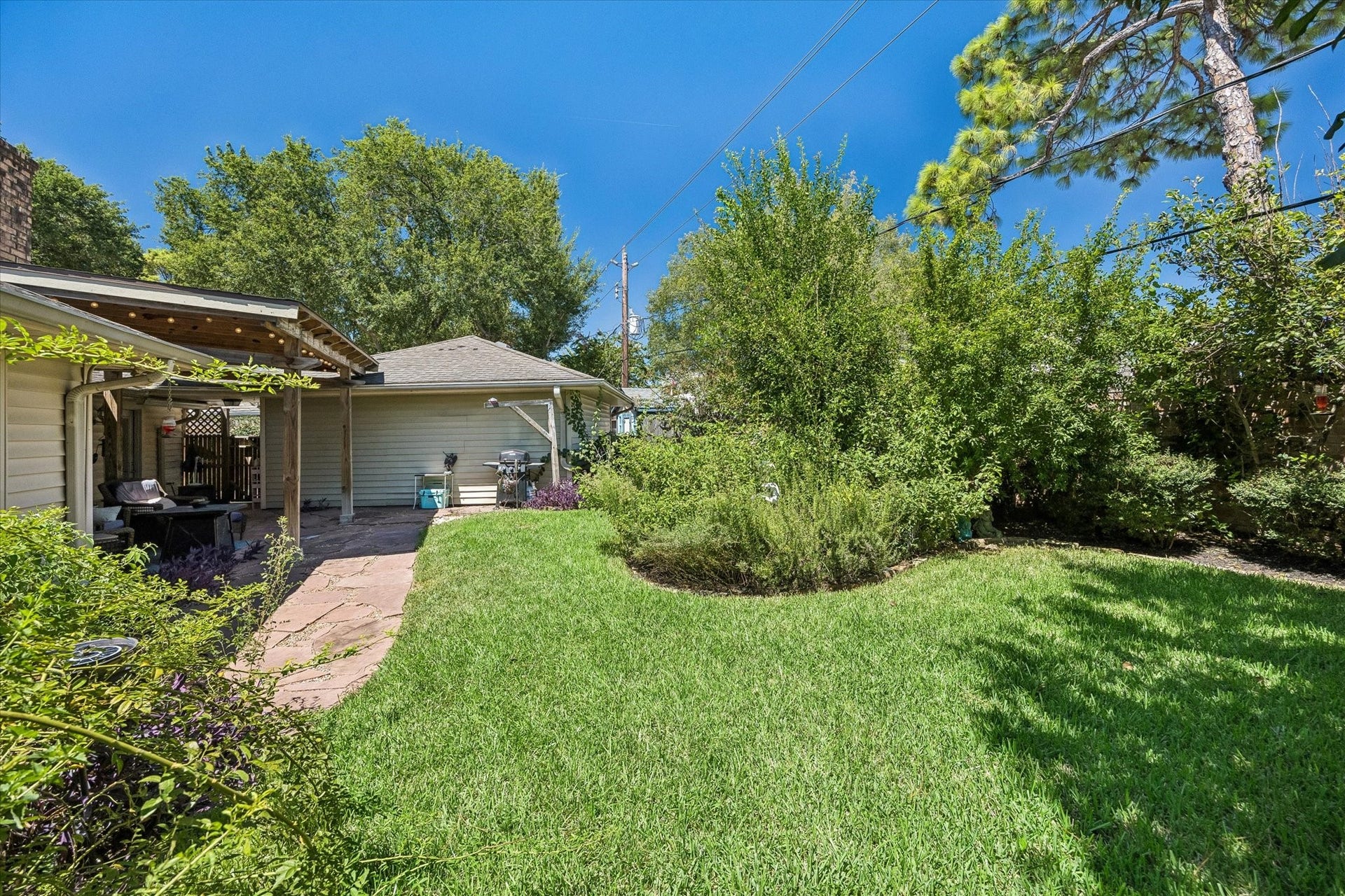 818 Olney Oak Drive, Houston, TX 77079 Another view of the backyard