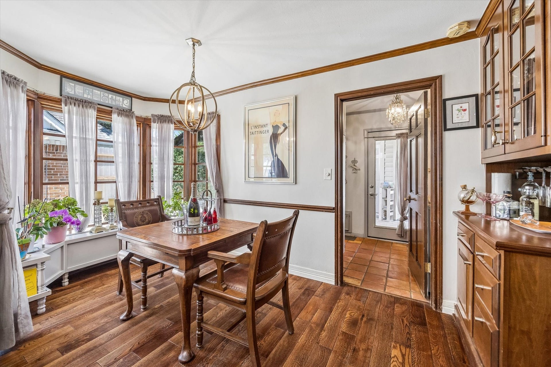 818 Olney Oak Drive, Houston, TX 77079 Spacious breakfast nook with built in storage at bay window