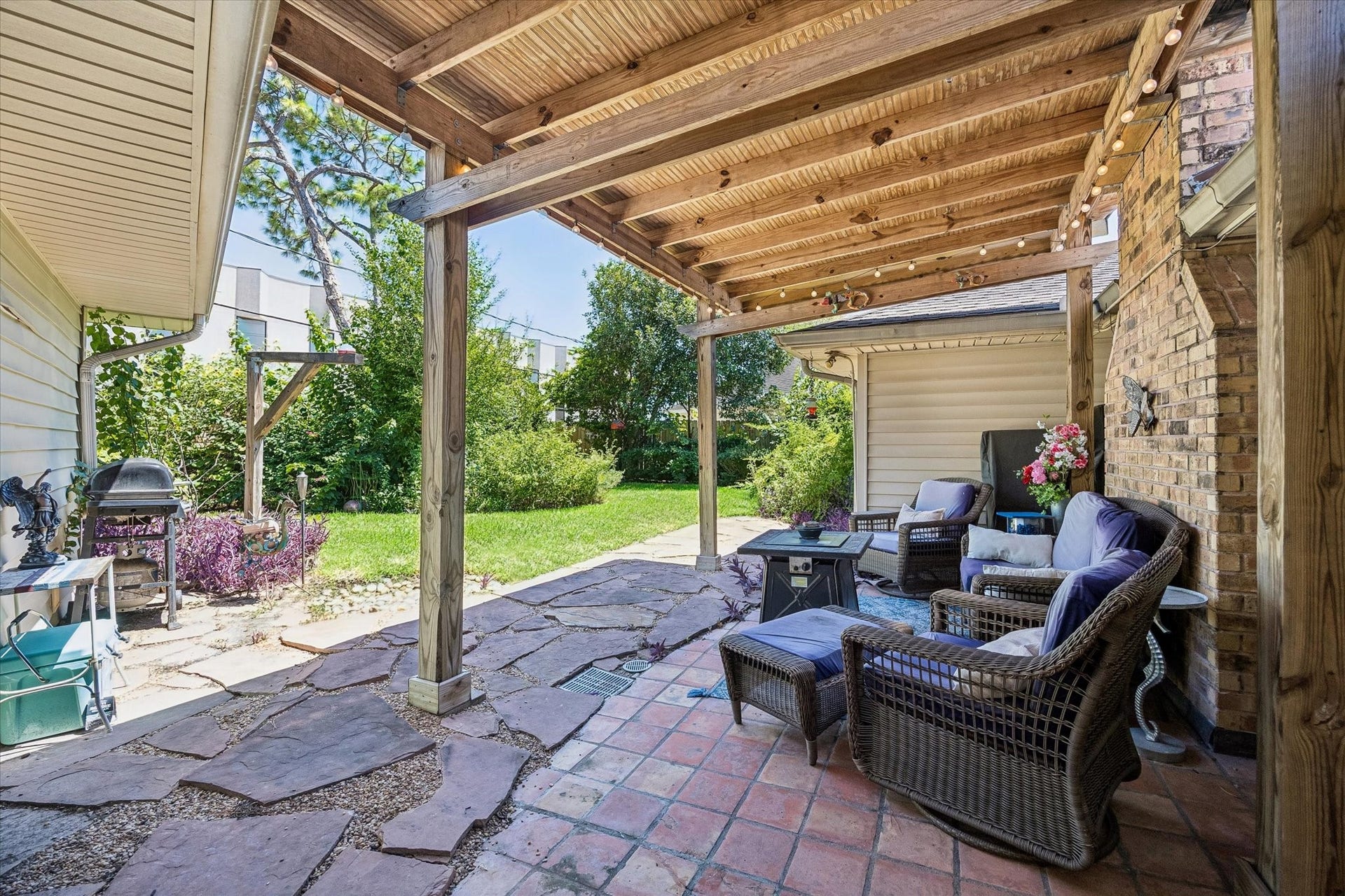 818 Olney Oak Drive, Houston, TX 77079 Current backyard