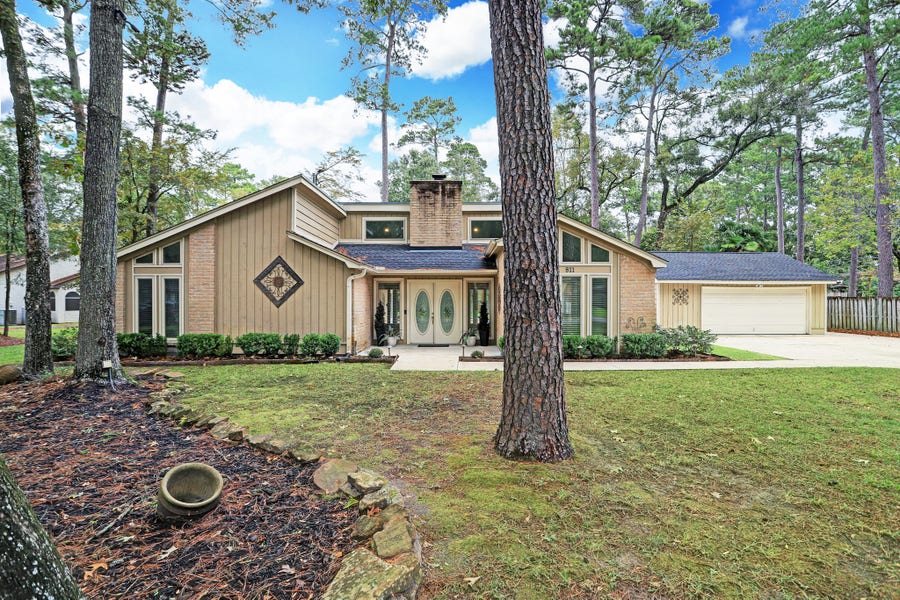 Property photo for 811 Castle Hill Trail, Kingwood, TX