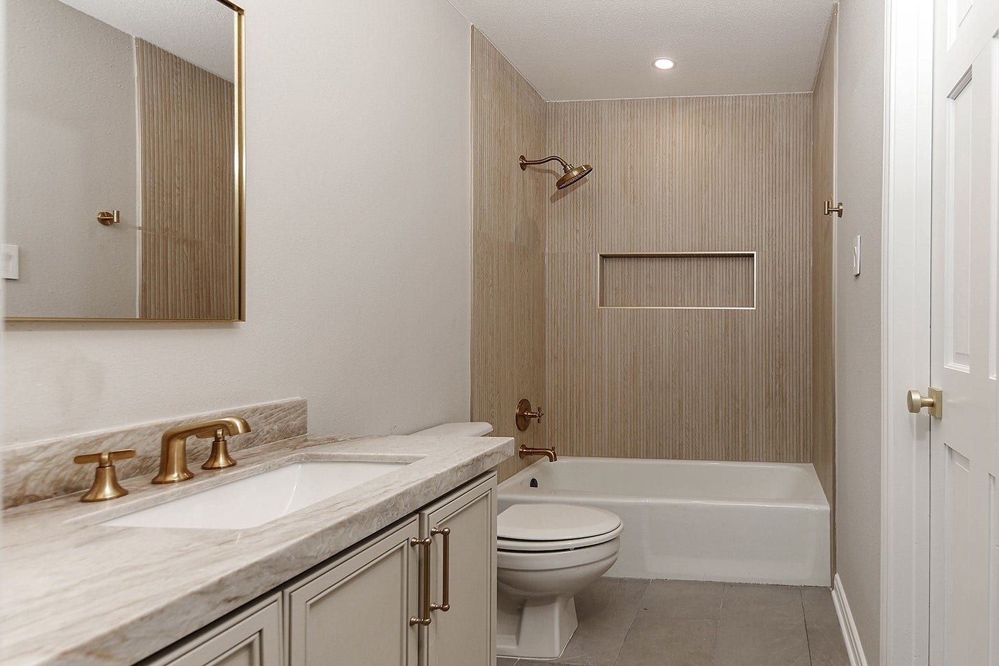 6 Misty Point, The Woodlands, TX 77380 6 Misty Point, The Woodlands, TX 77380