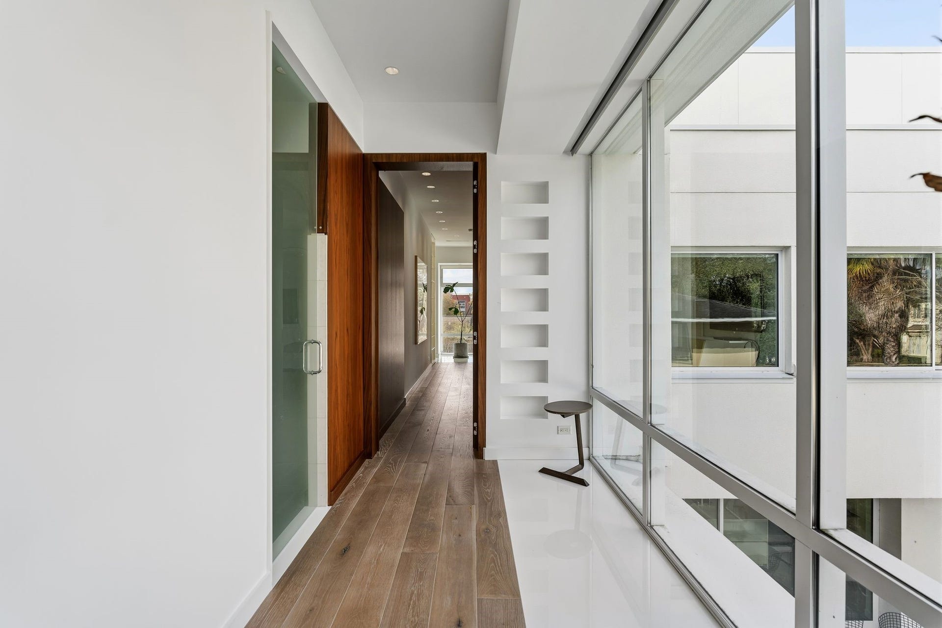 1509 Banks Street, Houston, TX 77006 Custom made Walnut door, designed and installed by Brochsteins Carpenters. Primary bedroom also serves as a safe room. Elevated walkways frame views into the courtyard below.