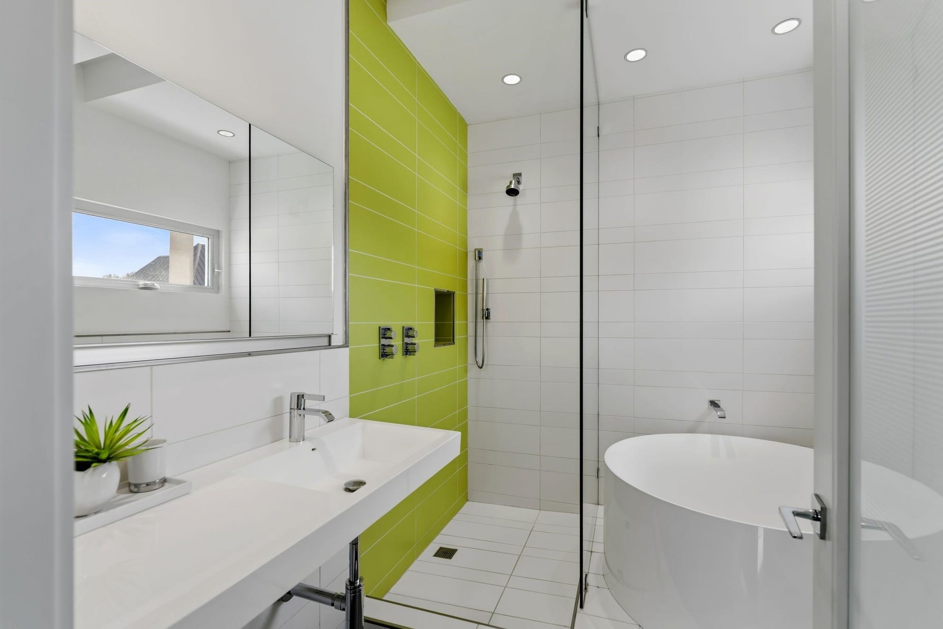 1509 Banks Street, Houston, TX 77006 A playful pop of color adds personality to refined minimalism.