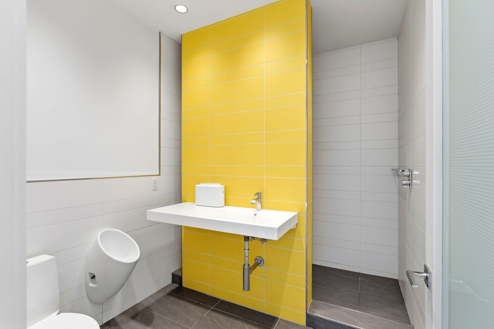 1509 Banks Street, Houston, TX 77006 Subtle color accents bring a modern edge to serene interiors.