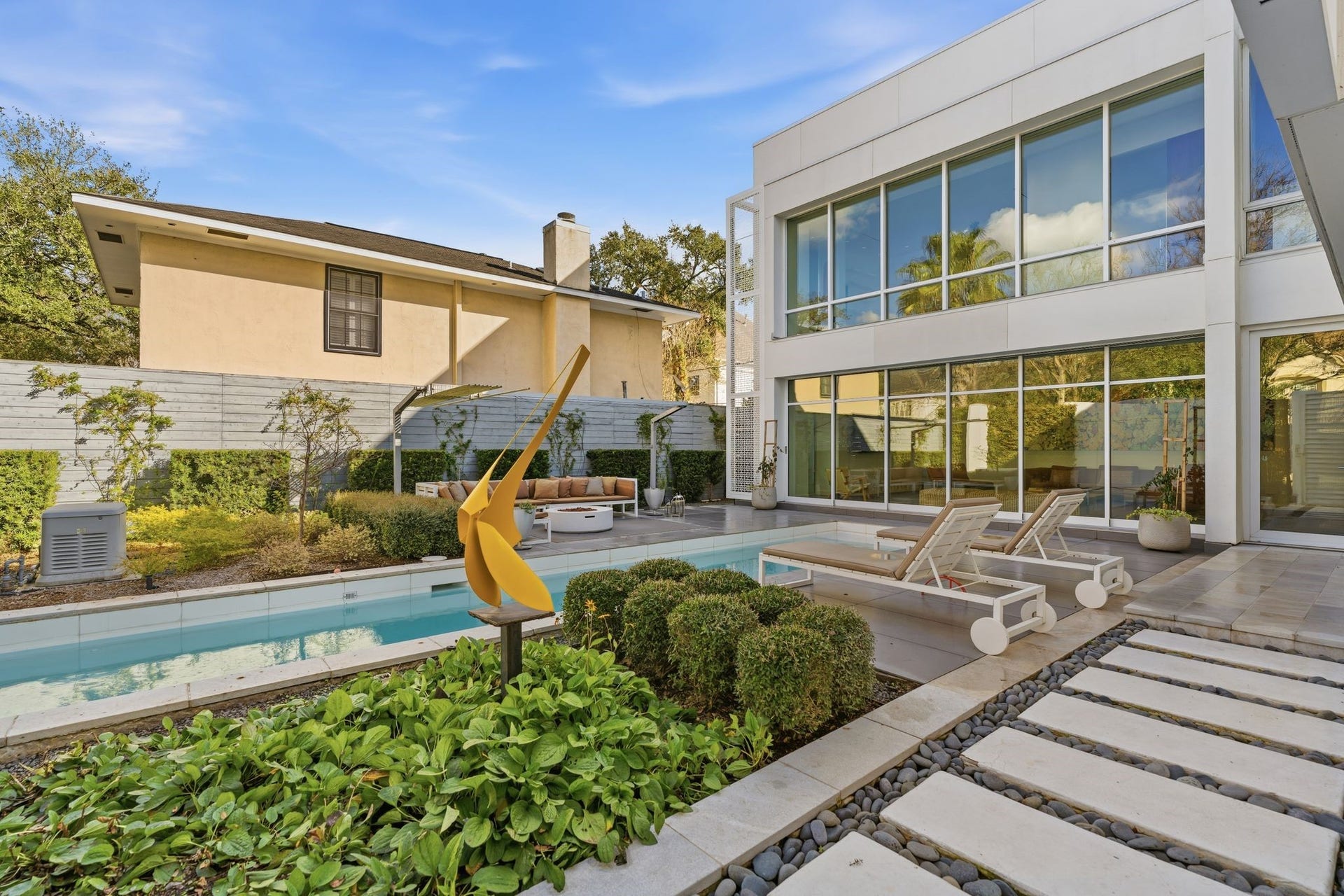1509 Banks Street, Houston, TX 77006 Thoughtfully designed spaces extend to every corner of the home.