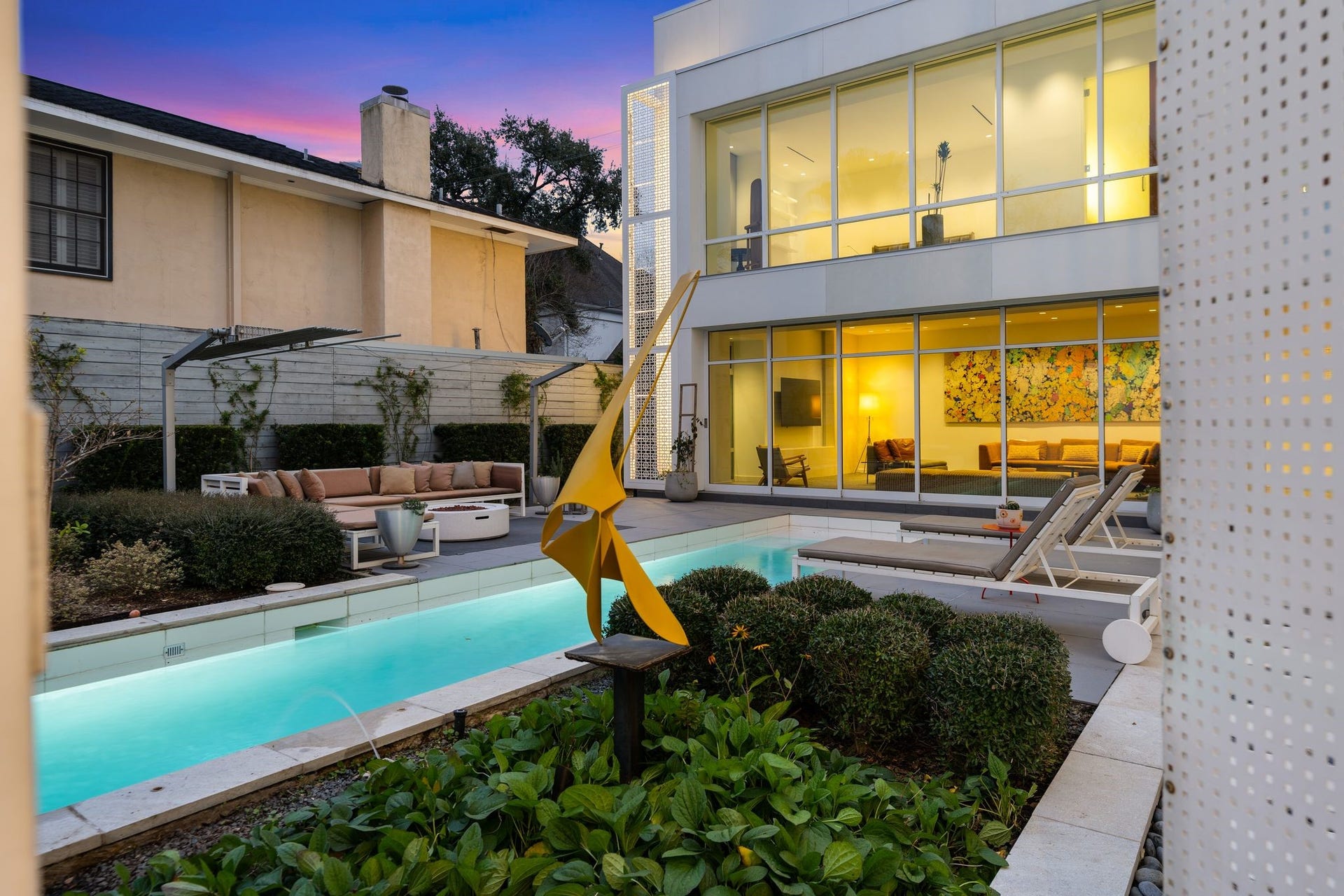 1509 Banks Street, Houston, TX 77006 Designed to turn away from the street and toward what matters mostprivacy, light, and life within.