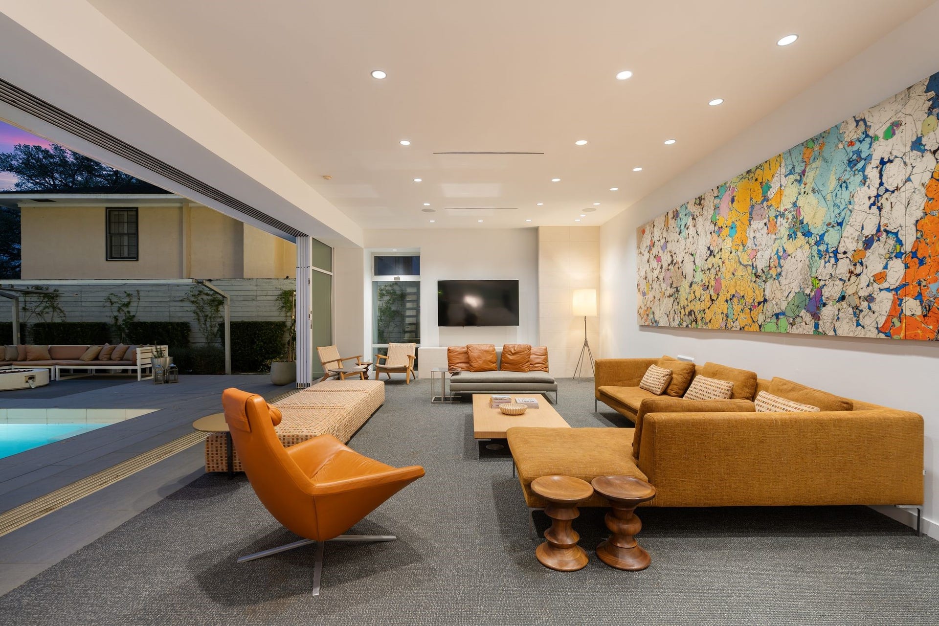 1509 Banks Street, Houston, TX 77006 Walls of glass dissolve, inviting the outdoors into every moment.