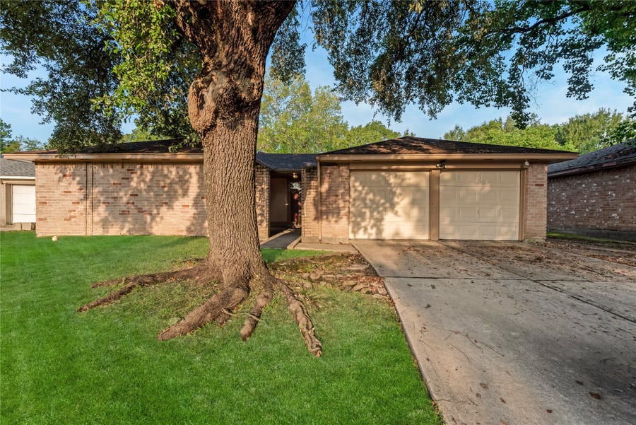 Property photo for 16950 Gleneagle Drive N, Conroe, TX