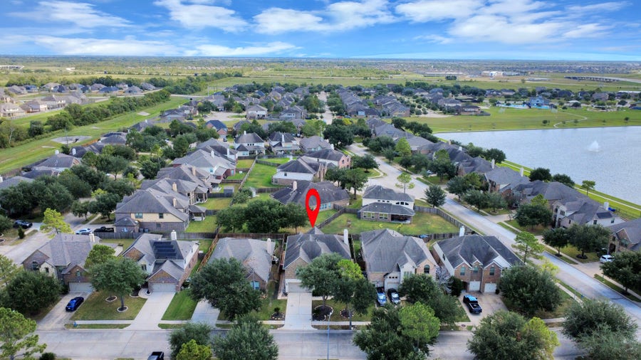 Property photo for 9419 Bronze Shore Drive, Rosharon, TX