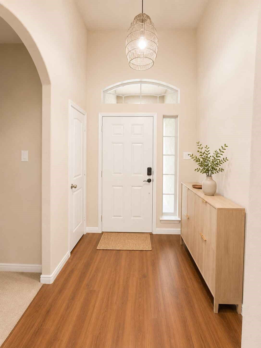 21570 Spear Valley Lane, Porter, TX 77365 Welcome home! Soaring ceilings, warm wood-look flooring and abundant natural light make this entry feel bright, open and inviting from the moment you walk in