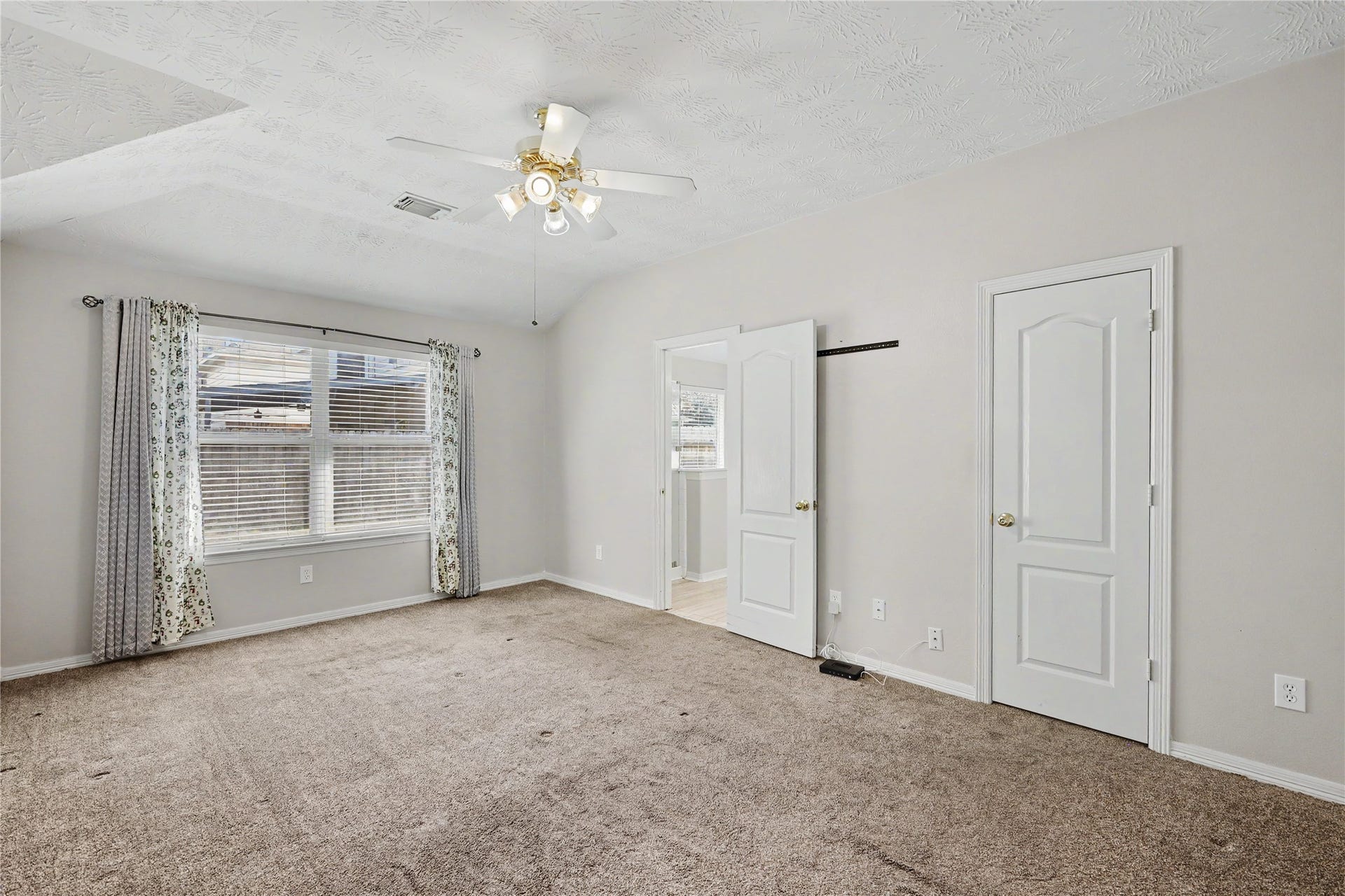 2506 Montana Blue Drive, Spring, TX 77373 Primary Bedroom