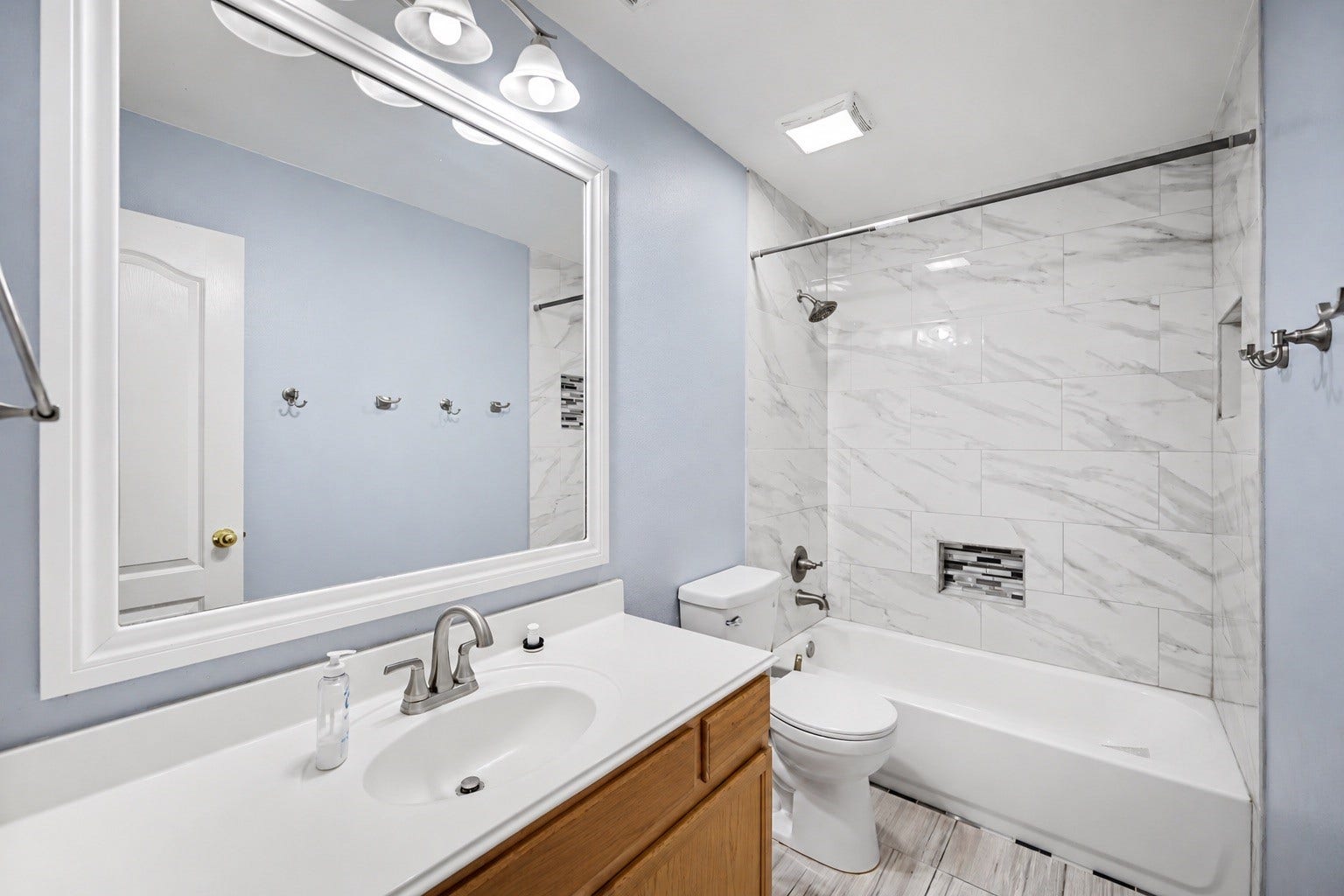 2506 Montana Blue Drive, Spring, TX 77373 Secondary Bathroom