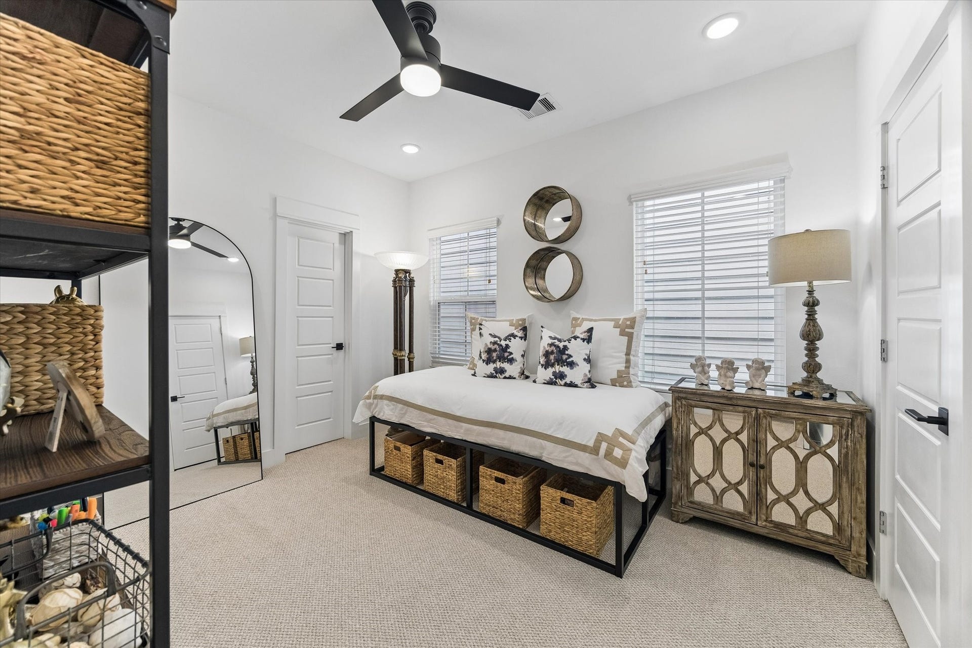 3012 Jensen Springs Lane, Houston, TX 77026 secondary bedroom