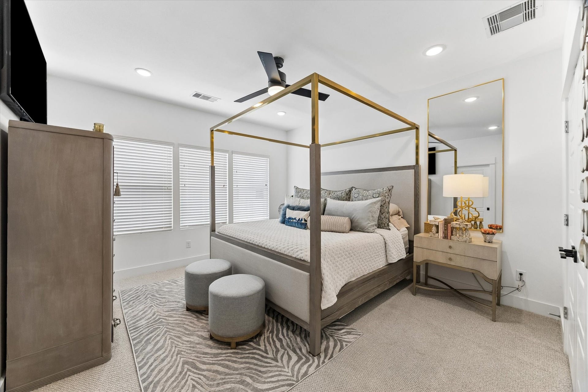 3012 Jensen Springs Lane, Houston, TX 77026 primary bedroom