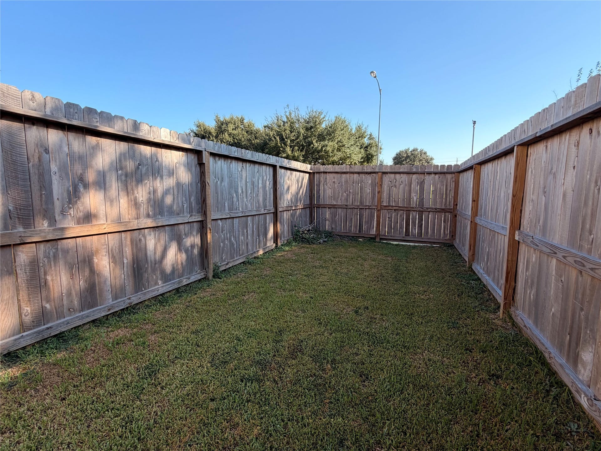 454 Remington Ridge Drive, Houston, TX 77073 More of the side yard