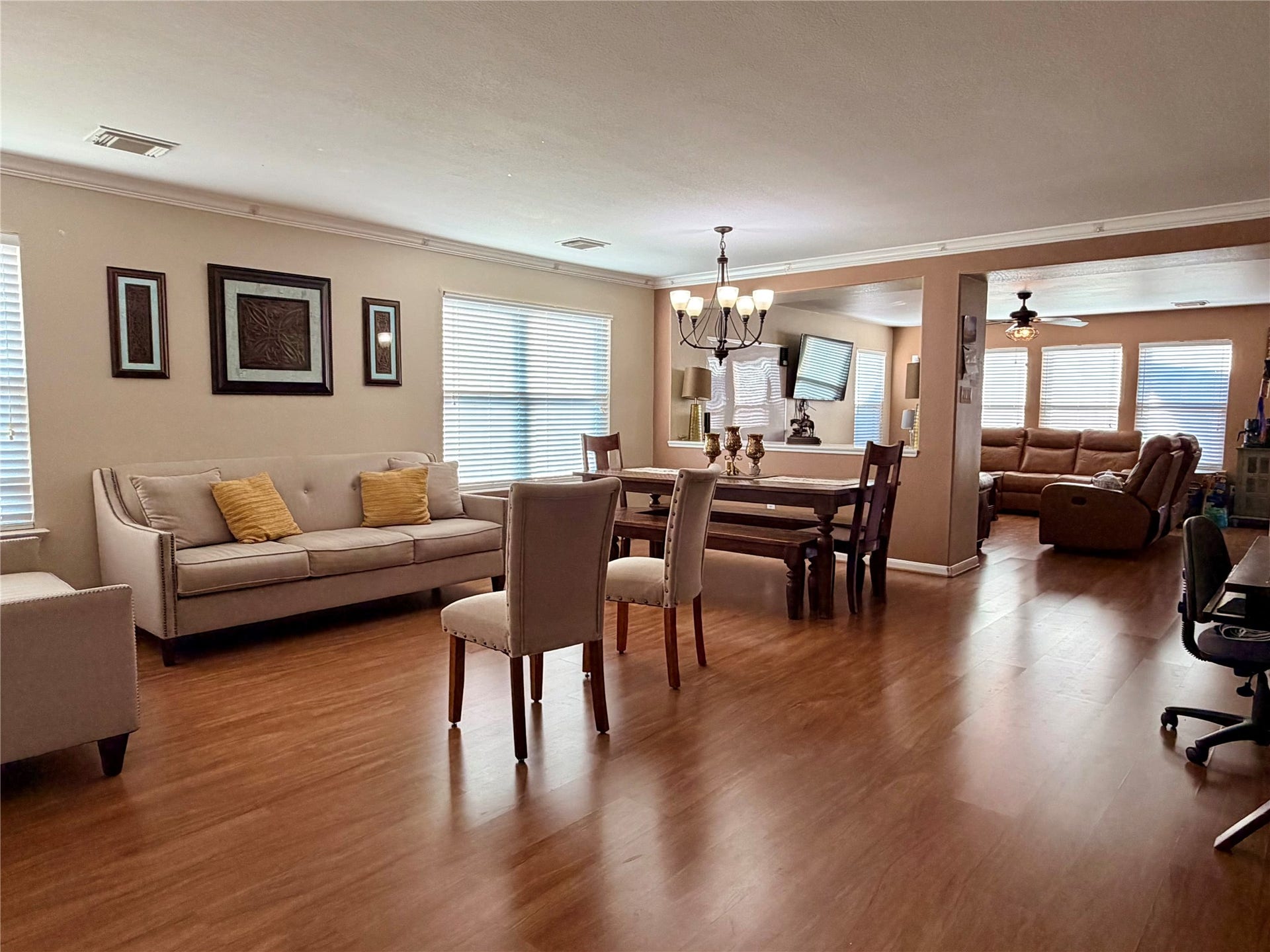 454 Remington Ridge Drive, Houston, TX 77073 Open floor plan for entertaining