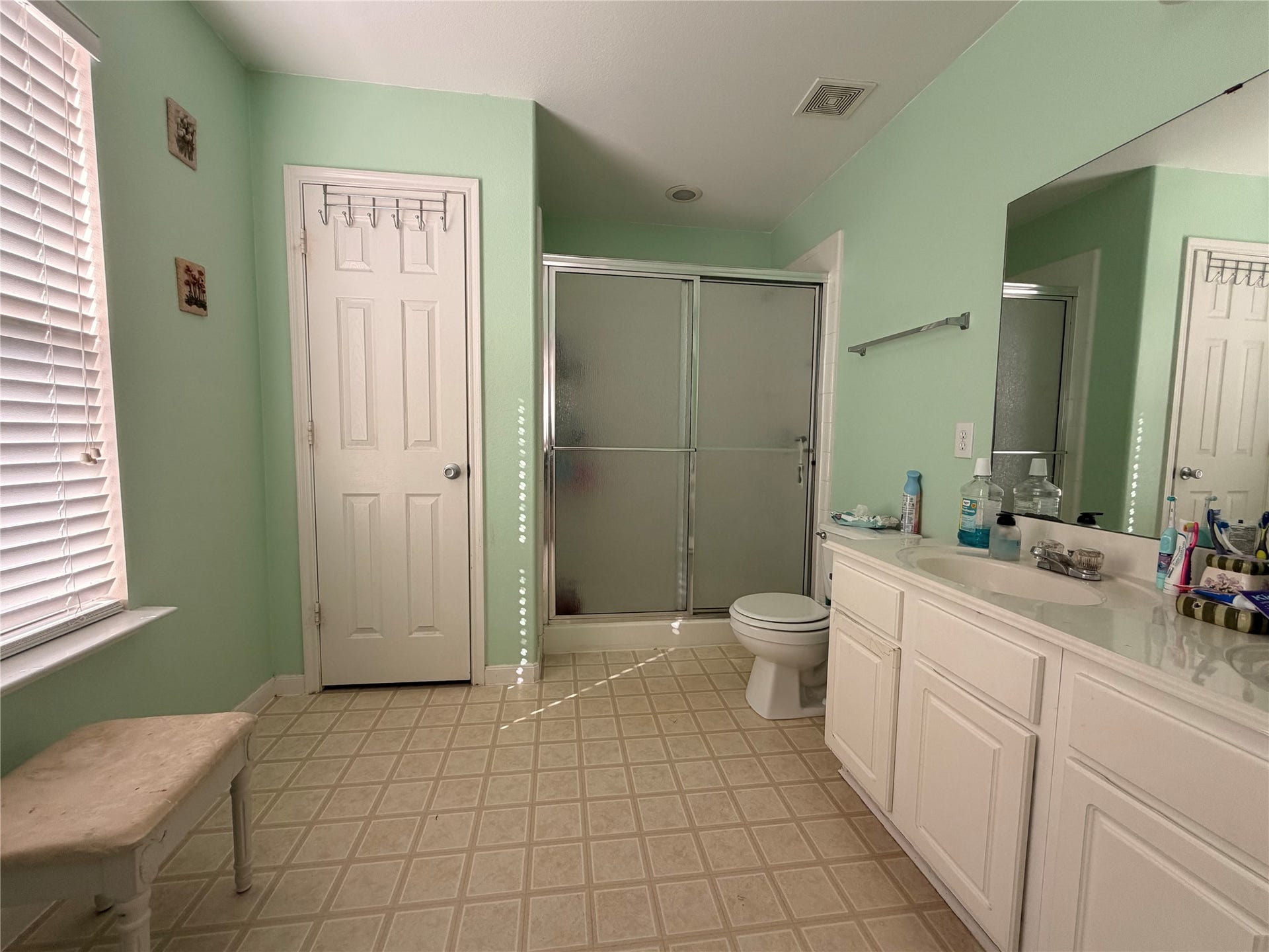 454 Remington Ridge Drive, Houston, TX 77073 Primary ensuite bathroom with double vanity