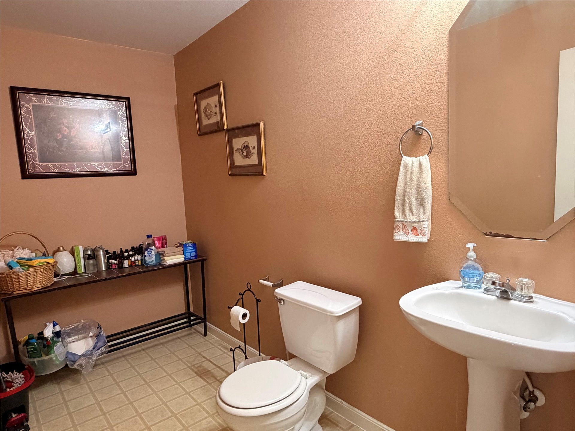 454 Remington Ridge Drive, Houston, TX 77073 Half bathroom downstairs next to office/flex room