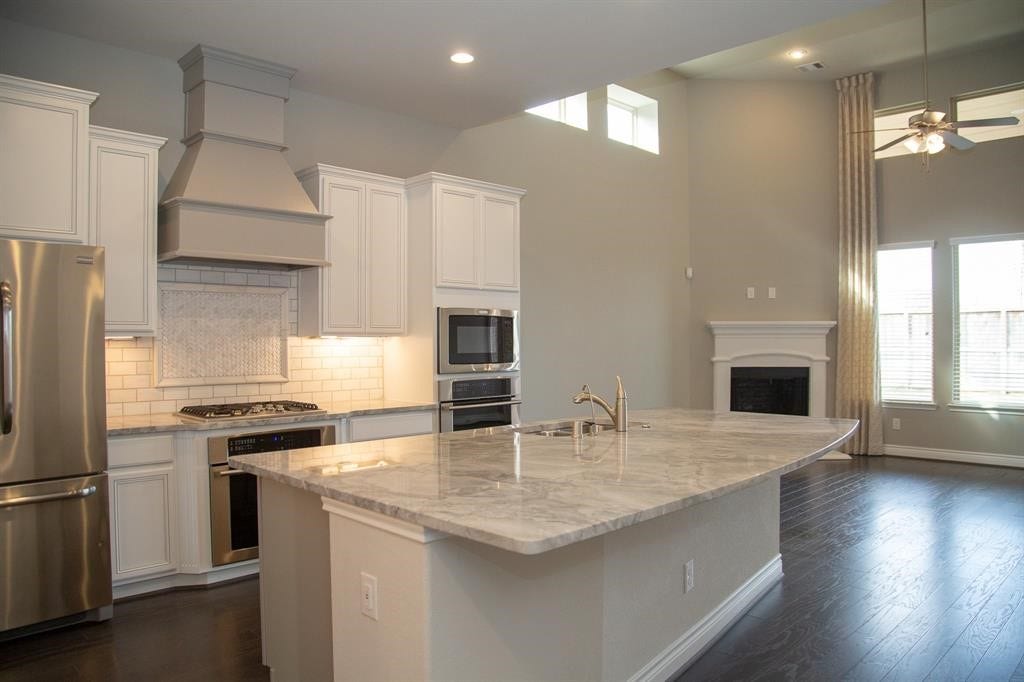 4902 Thunder Creek Lane, Sugar Land, TX 77479 4902 Thunder Creek Lane, Sugar Land, TX 77479
