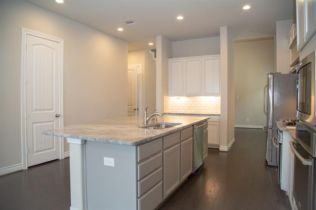 4902 Thunder Creek Lane, Sugar Land, TX 77479 4902 Thunder Creek Lane, Sugar Land, TX 77479