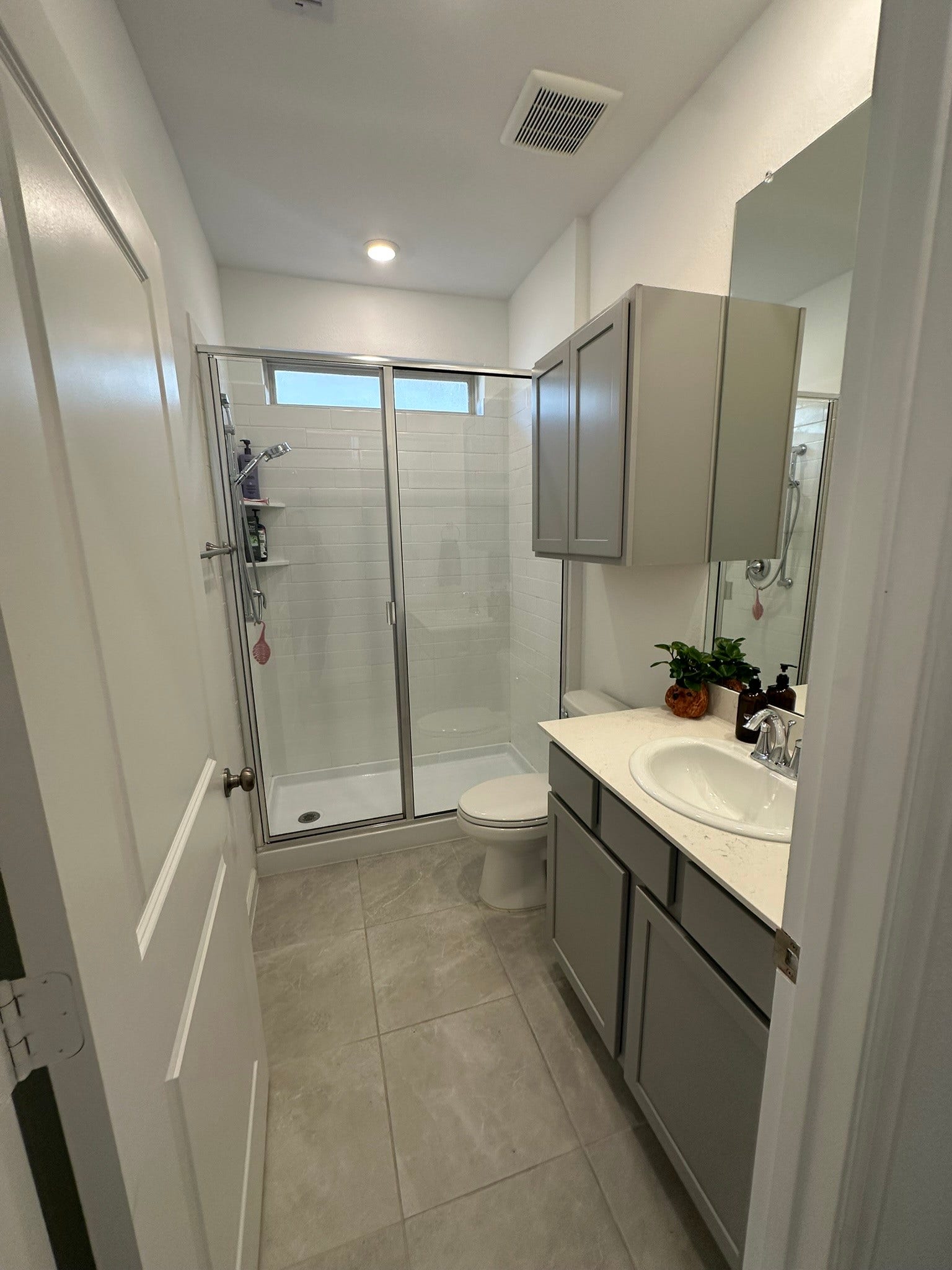 815 Wormwood Drive, League City, TX 77573 Full bath in lock off suite