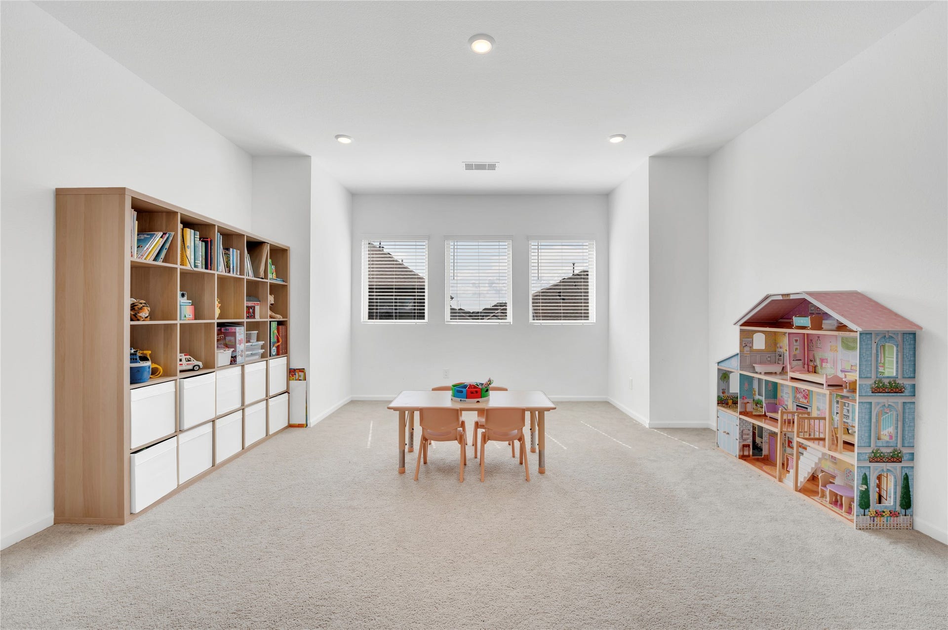 815 Wormwood Drive, League City, TX 77573 Plenty of room for toys!
