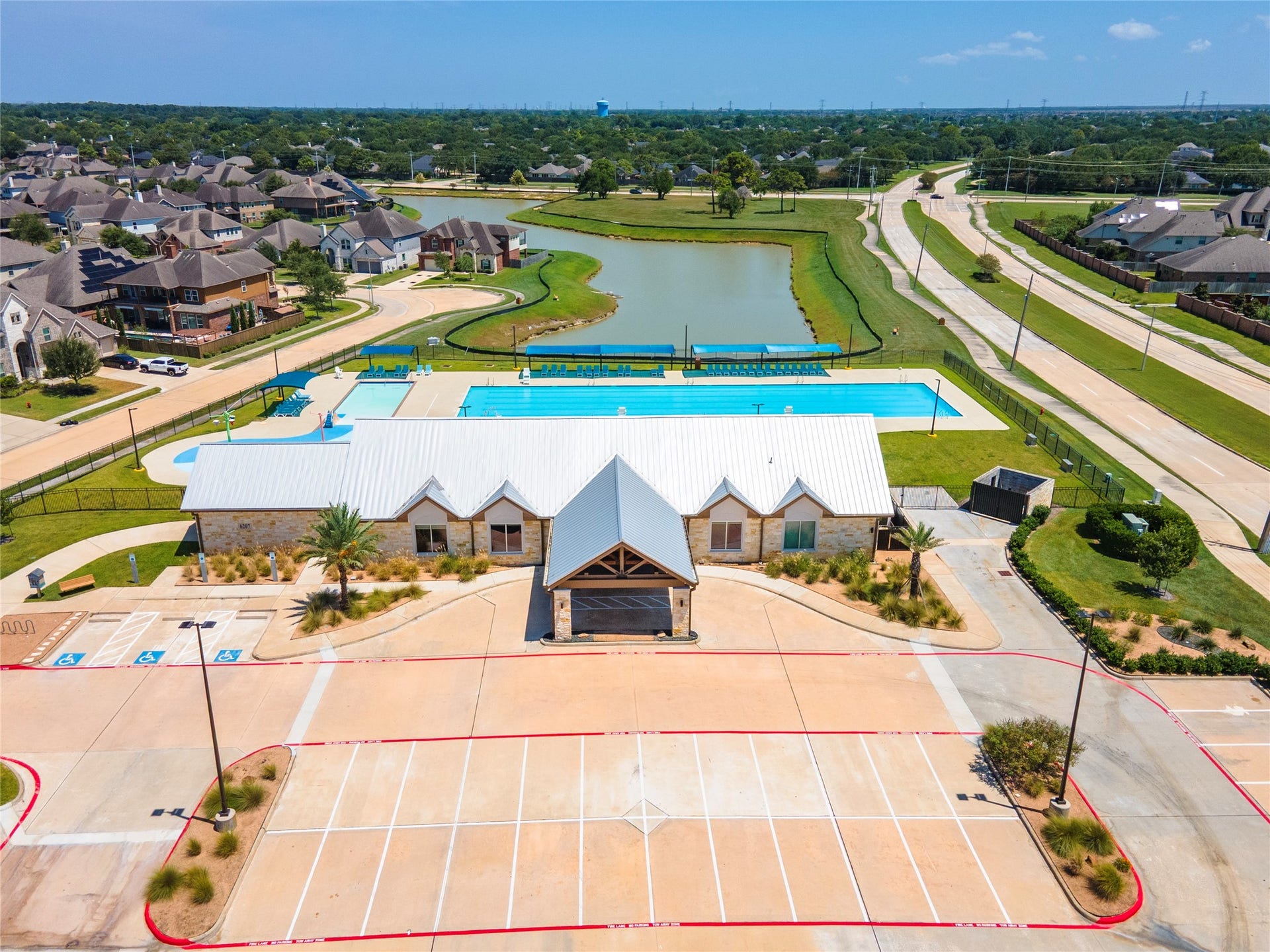 815 Wormwood Drive, League City, TX 77573 Westwood clubhouse with rooms and pool!
