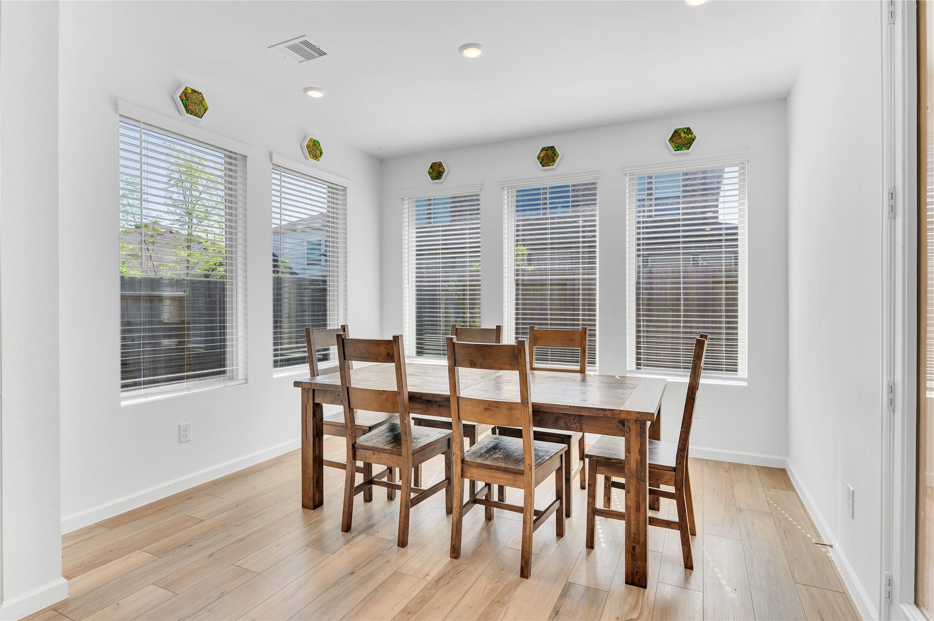 815 Wormwood Drive, League City, TX 77573 Dining room!