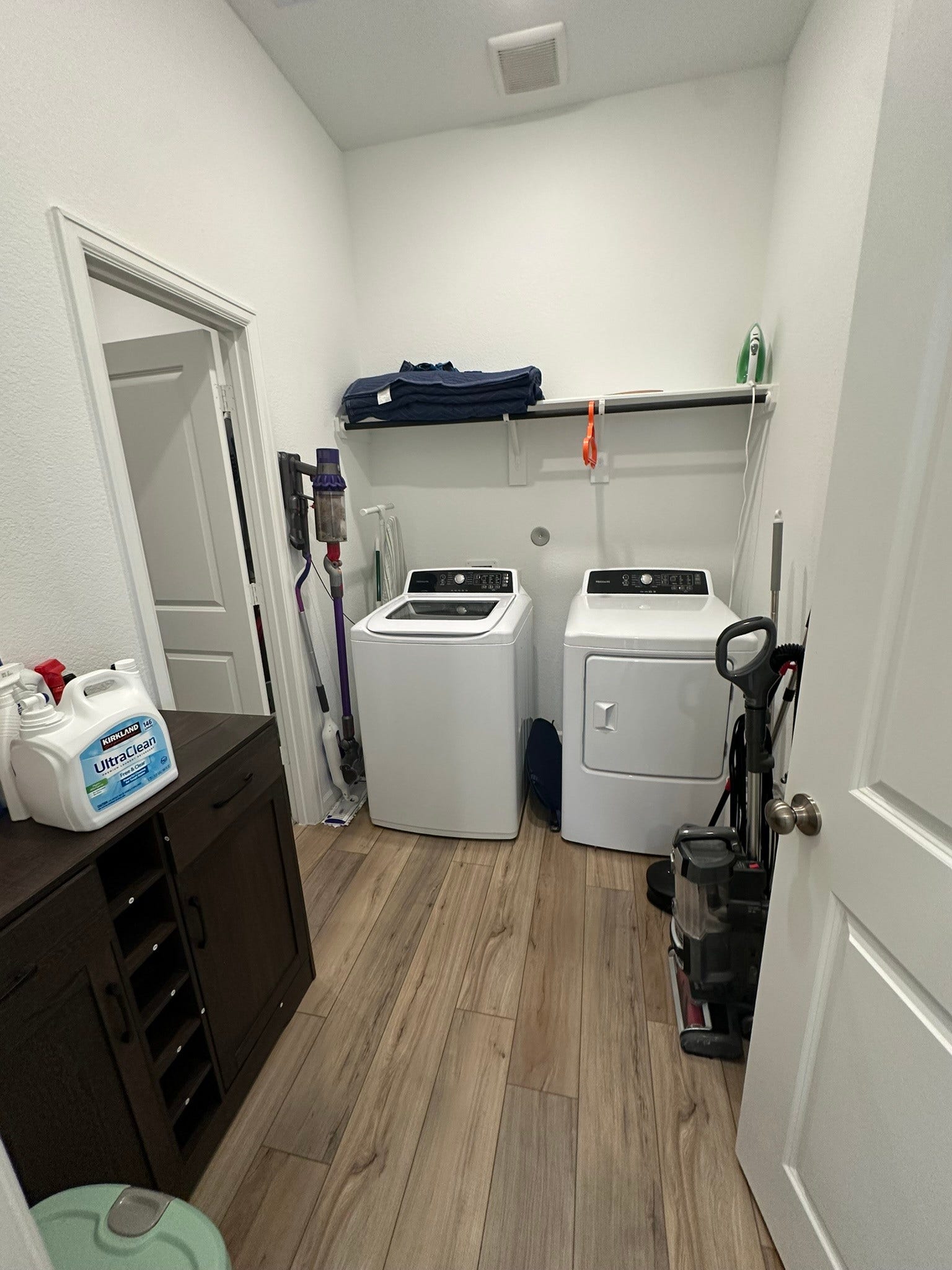 815 Wormwood Drive, League City, TX 77573 laundry room downstairs
